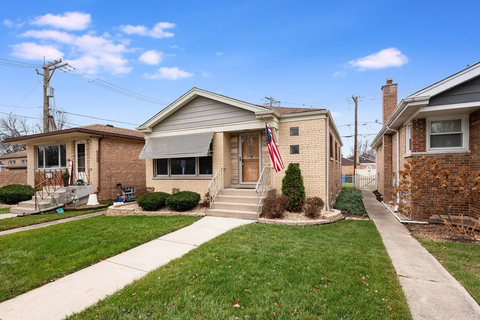 3 Iliad Dr, Tinley Park, IL 60477